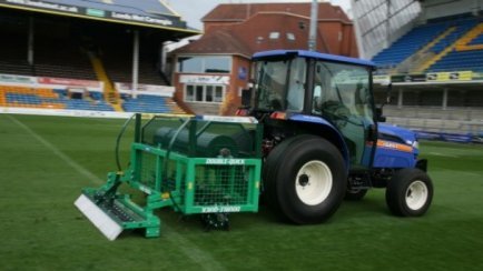 Double-Quick aerator at Headingly stadium