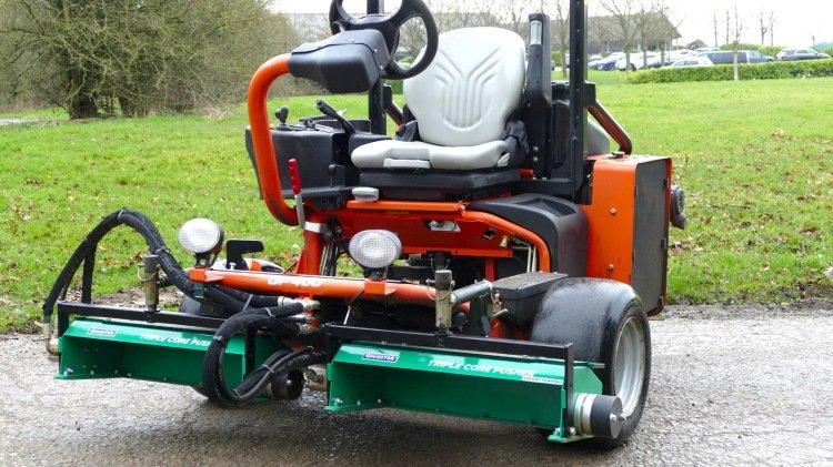 Triple Core Pusher fitted to Jacobsen GP400